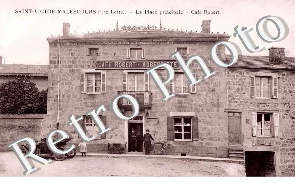 la place principale. Café Robert