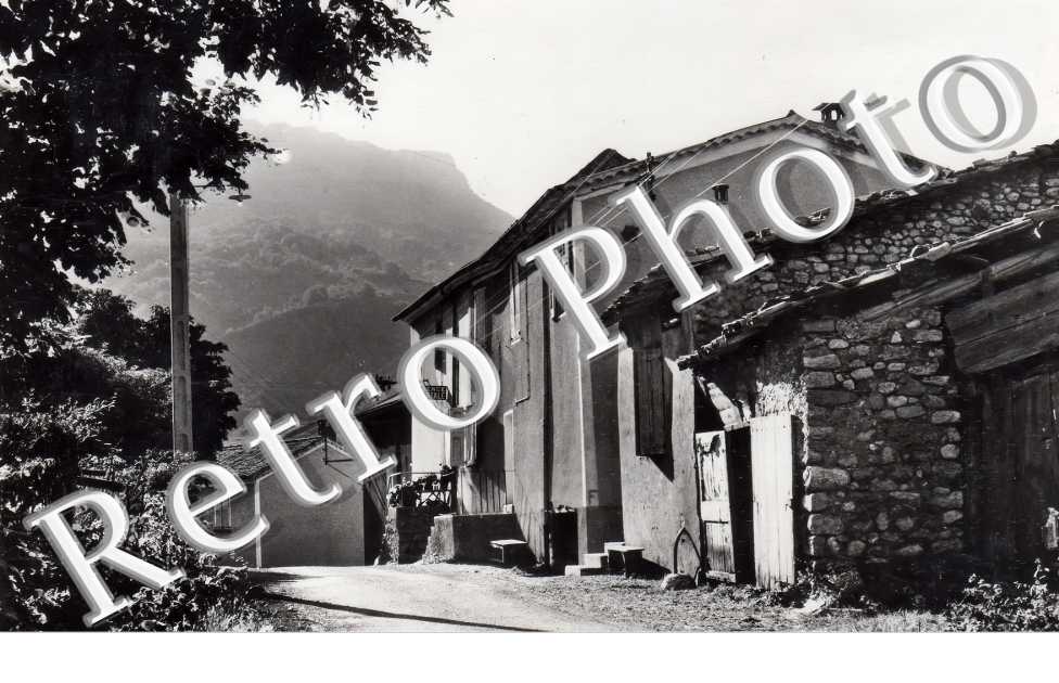 une rue. Agence postale