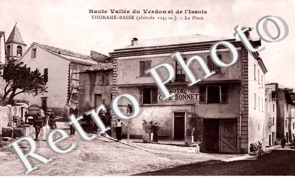 la Place. Hotel et Café Bonnet