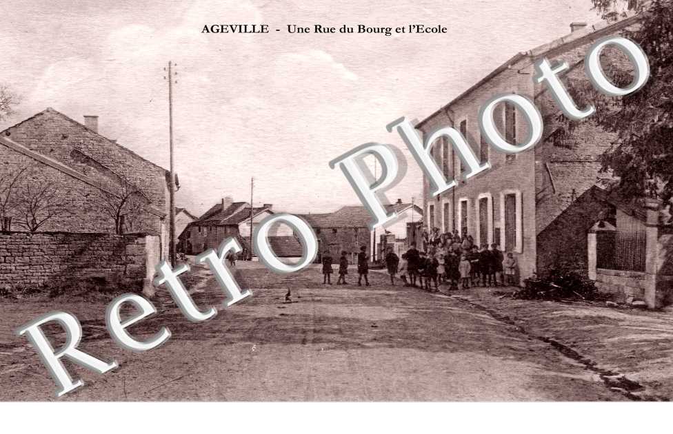 une rue du bourg et l&#039;école