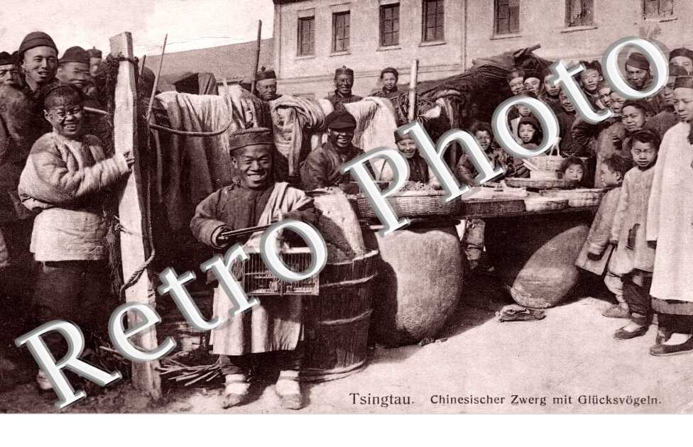 Chinesischer  zwerg mit Glucksvogeln