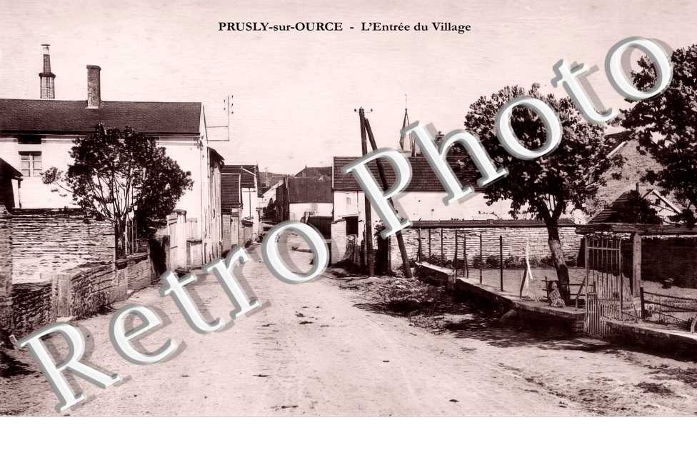 l'entrée du village