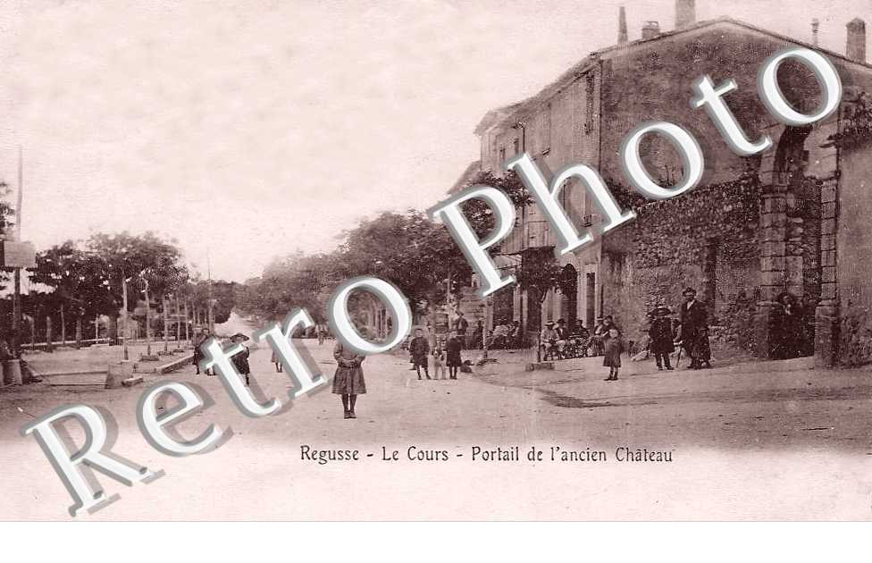 le cours. Portail de l&#039;ancien château