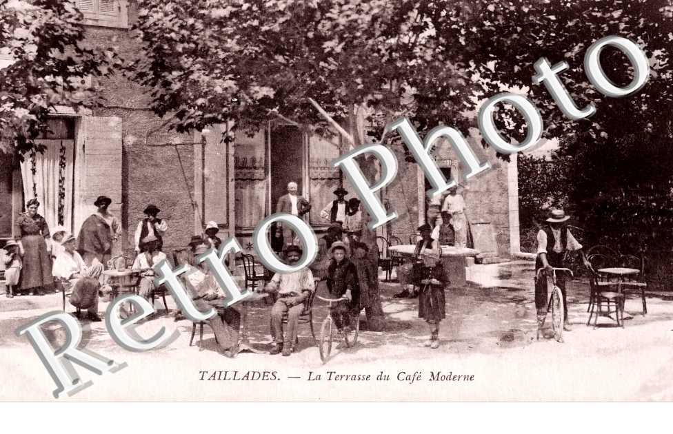 la terrasse du café Moderne