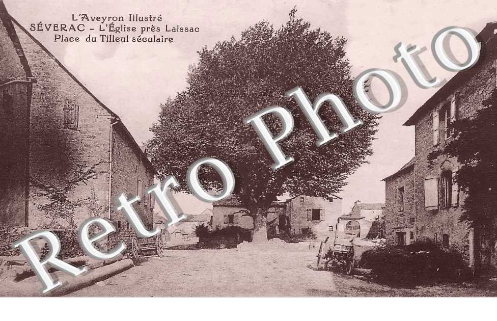 l&#039;église. Place du Tilleul séculaire