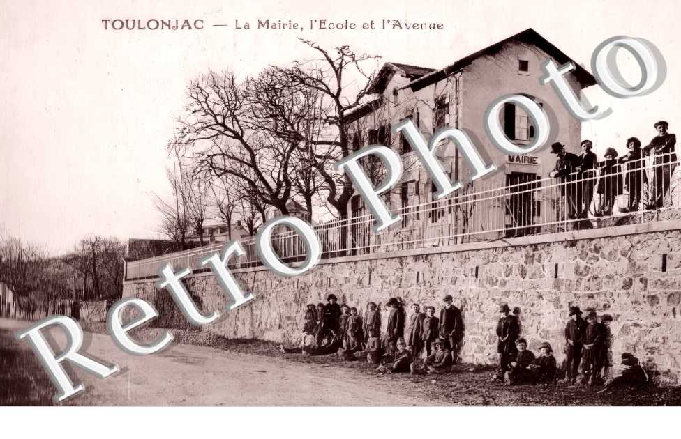 la mairie, l&#039;école et l&#039;avenue