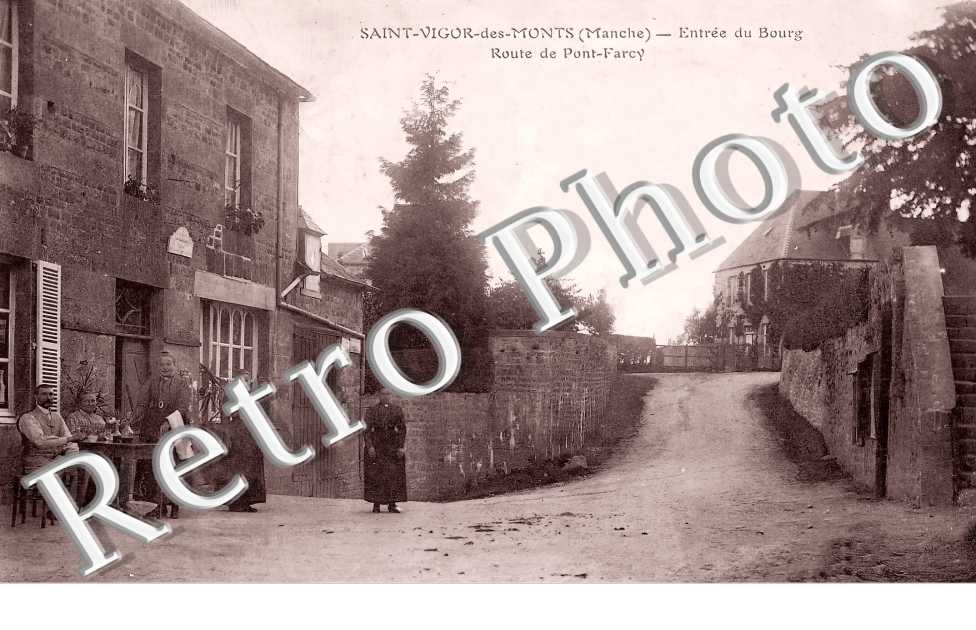 entrée du bourg . Route de Pont-Farcy.