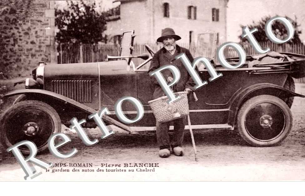 Pierre Blanche le gardien des autos des touristes au Chalard
