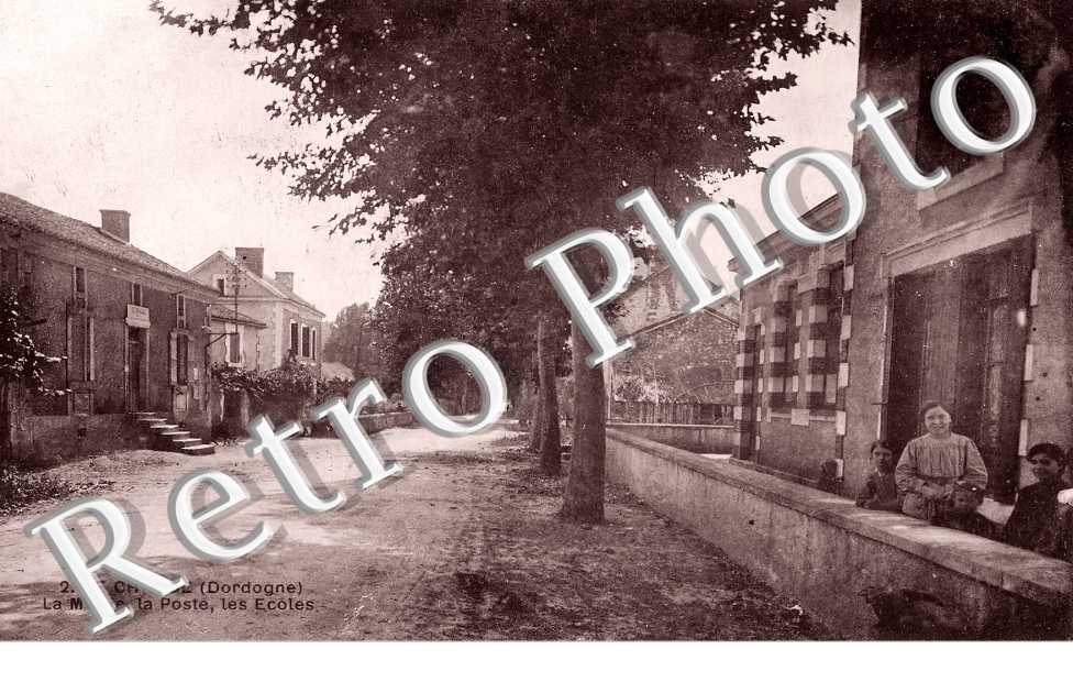 la mairie, la Poste, les écoles