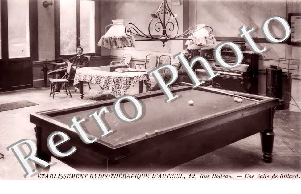 Etéblissement Hydrothérapique d&#039;Auteuil 12 rue Boileau. Une salle de billard