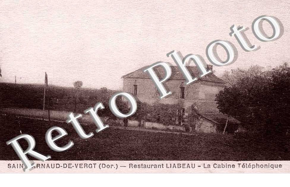 SAINT ARNAUD DE VERGT. Restaurant Liabeau. La cabine téléphonique