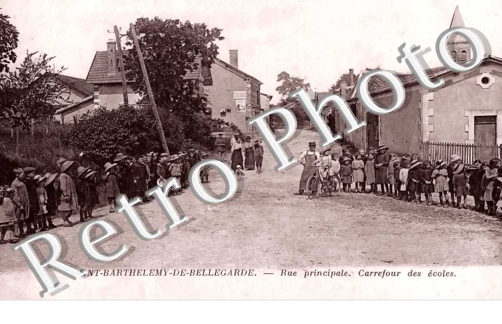 rue principale. Carrefour des écoles