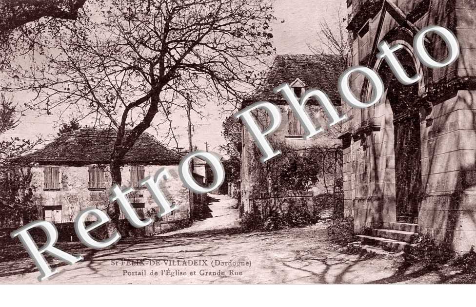 Portail de l&#039;église et grande rue
