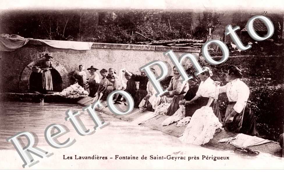 Les lavandières. Fontaine de Saint-Geyrac