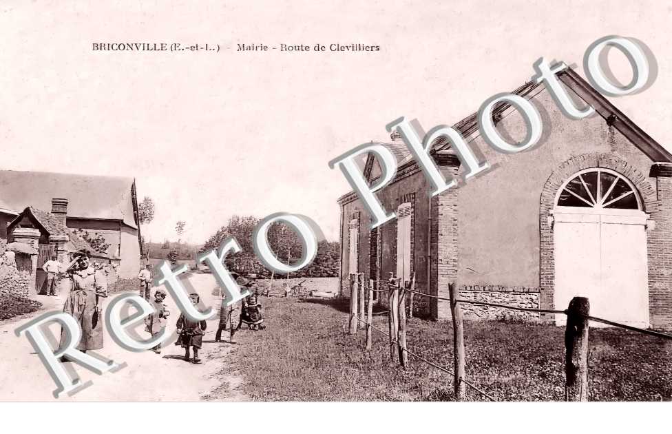 mairie. Route de Clevilliers