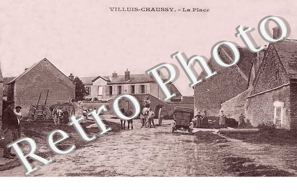 VILLUIS-CHAUSSY - la Place