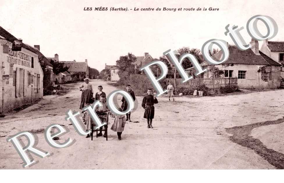 le centre du bourg et route de la gare