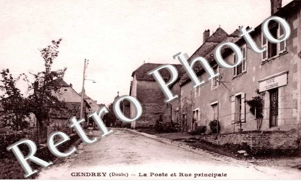 la Poste et la rue principale