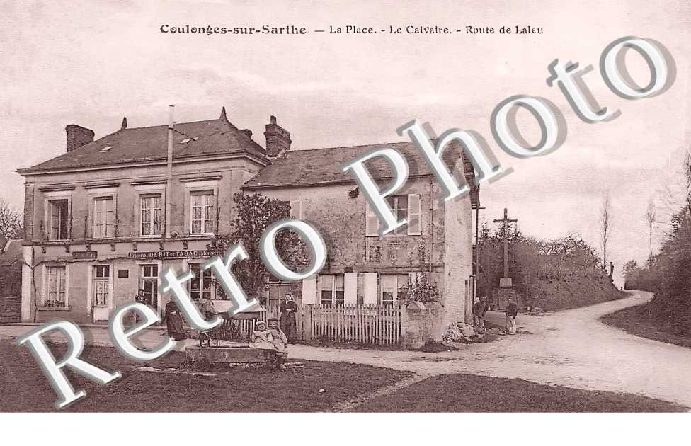 la place, le calvaire, route de Laleu