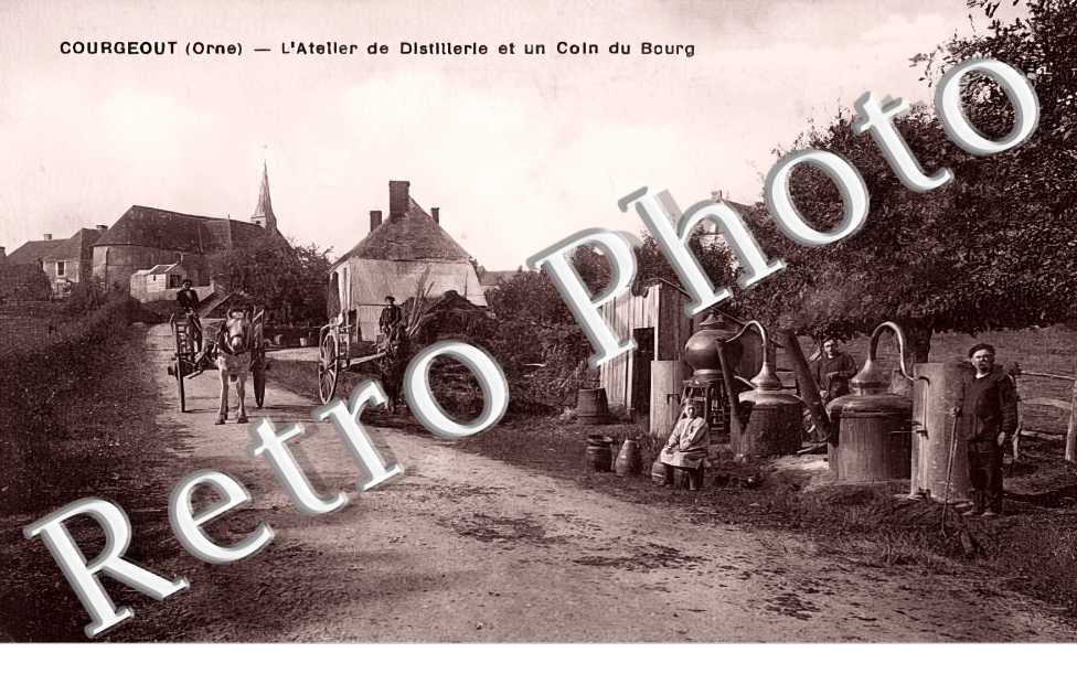 l&#039;atelier de distillerie et un coin du bourg