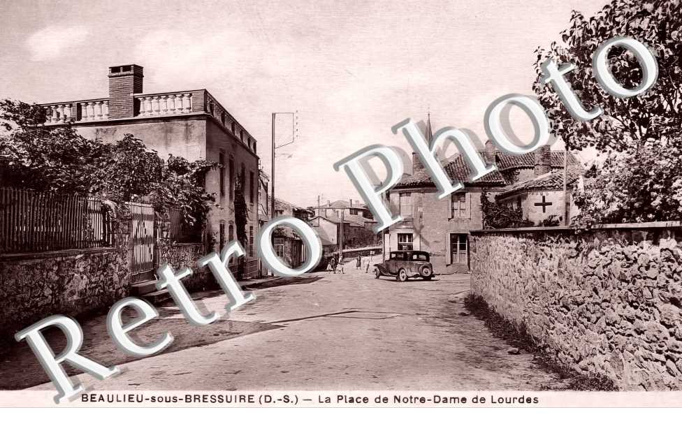 la place Notre-Dame de Lourdes