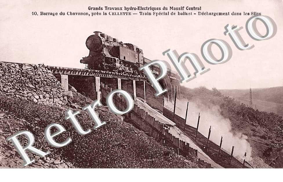 Barrage du Chavanon. Train spécial de ballast.