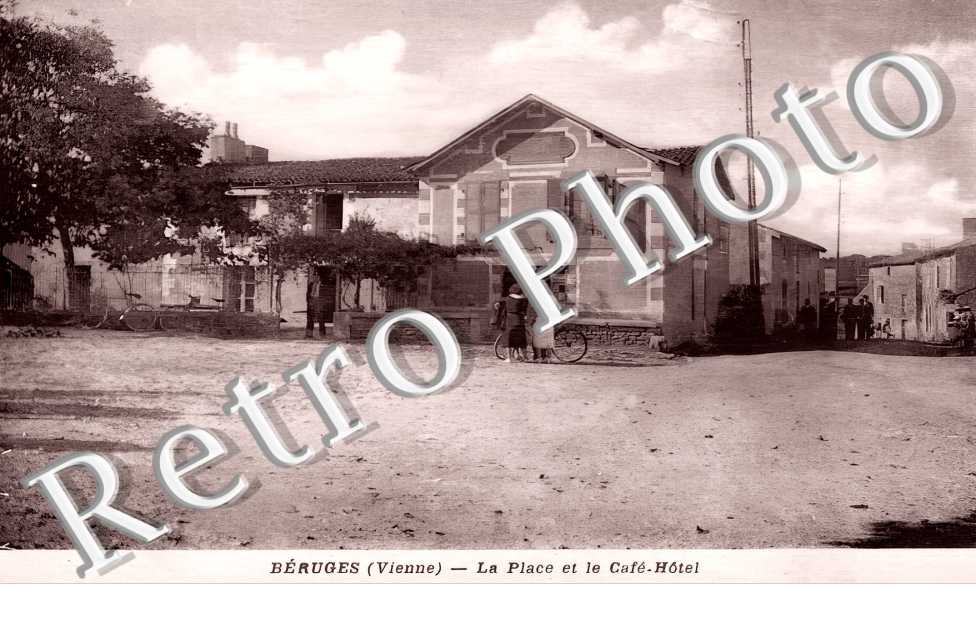 la place et le Café-Hôtel