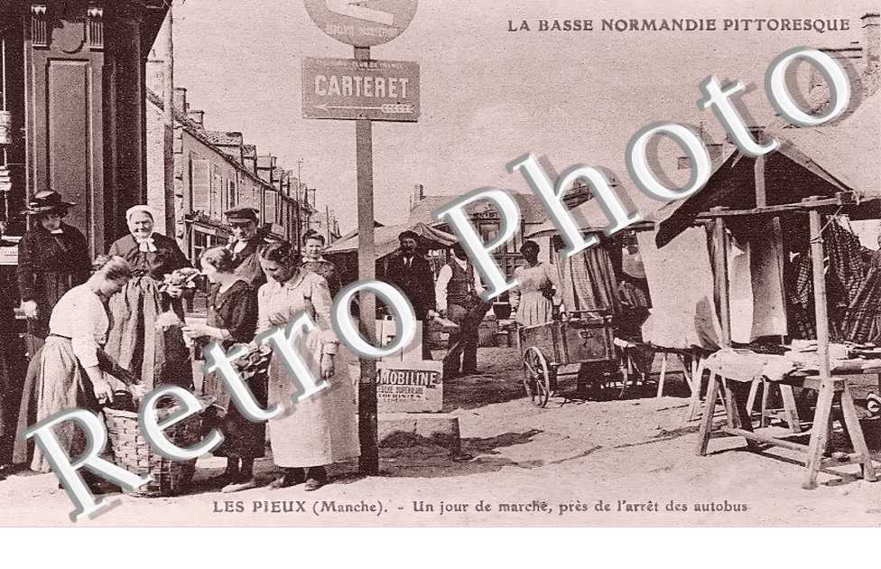 un jour de marché, près l&#039;arrêt des autobus