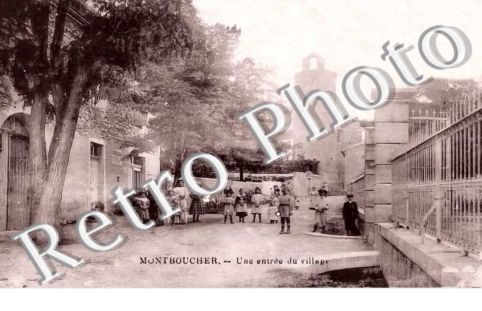 une entrée du village