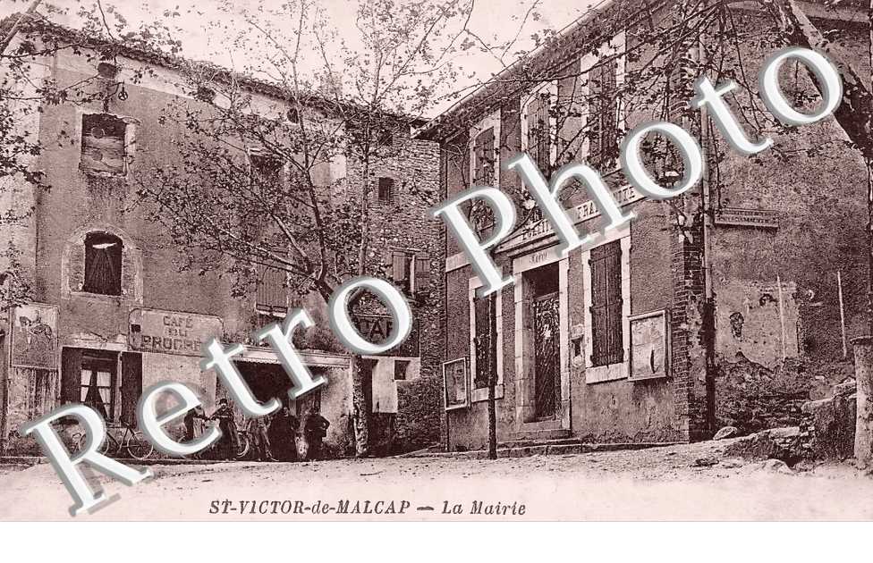 la mairie. Café du Progrés.