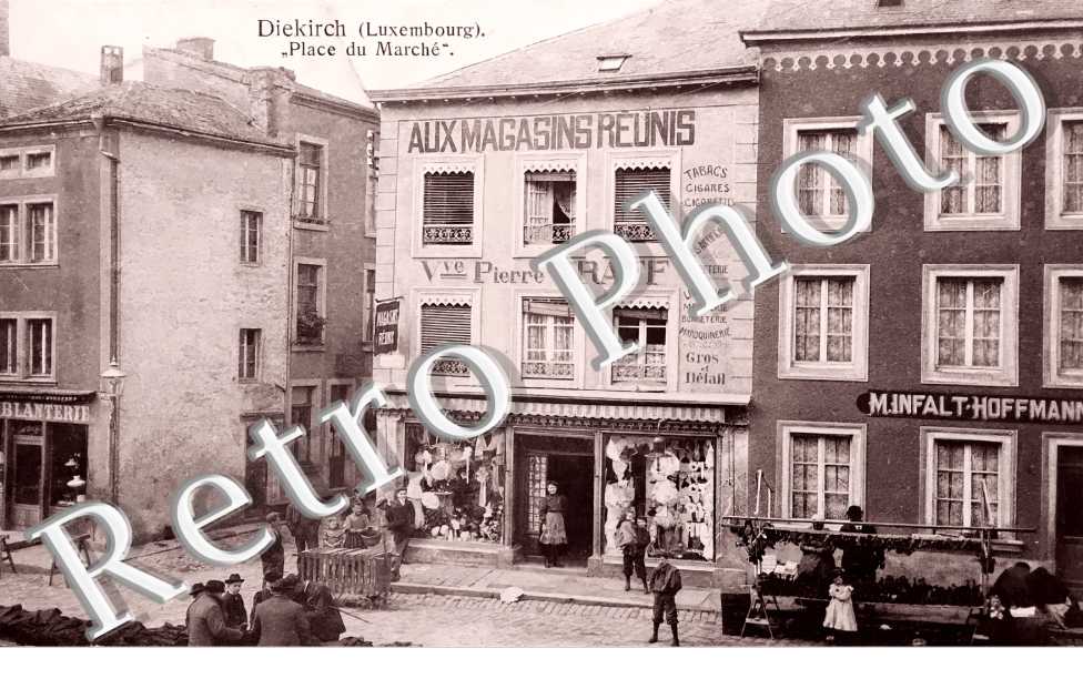 place du Marché. Aux Magasin Réunis  Vve Pierre Graff.