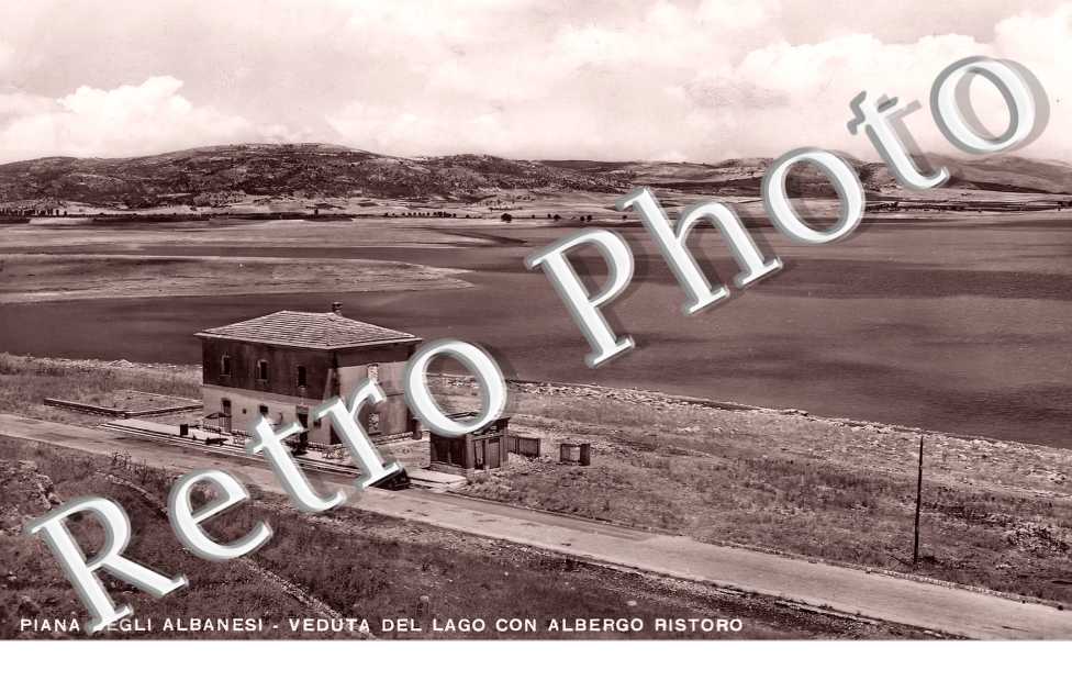 Veduta del lago con Albergo Ristoro