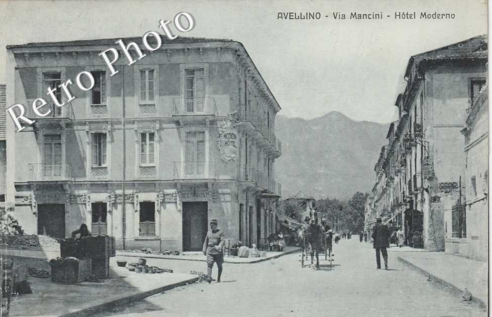 Via Mancini. Hôtel Moderno