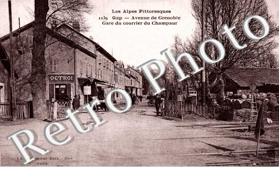 avenue de Grenoble. Gare du courrier du Champaur