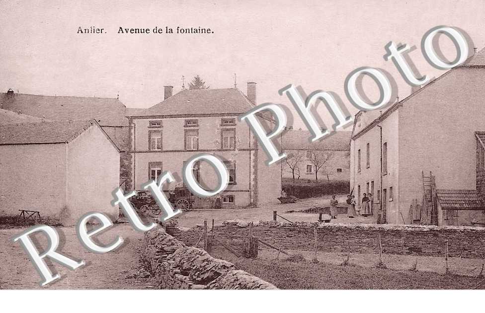 Anlier. Avenue de la fontaine