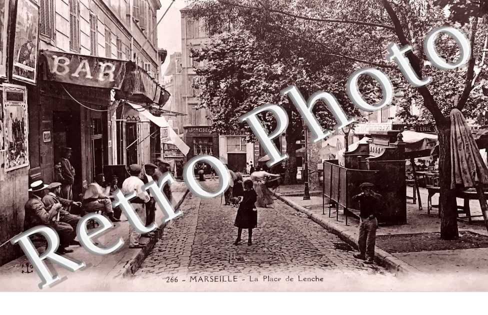 la place de Lenche. (quartier du Panier)