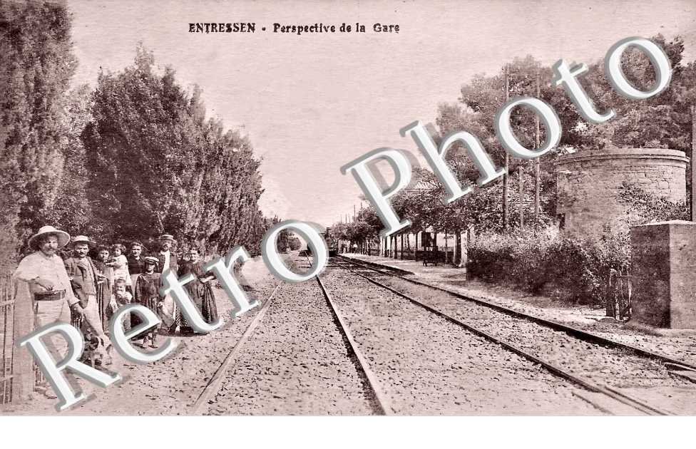 Entressen. Perspective de la gare.