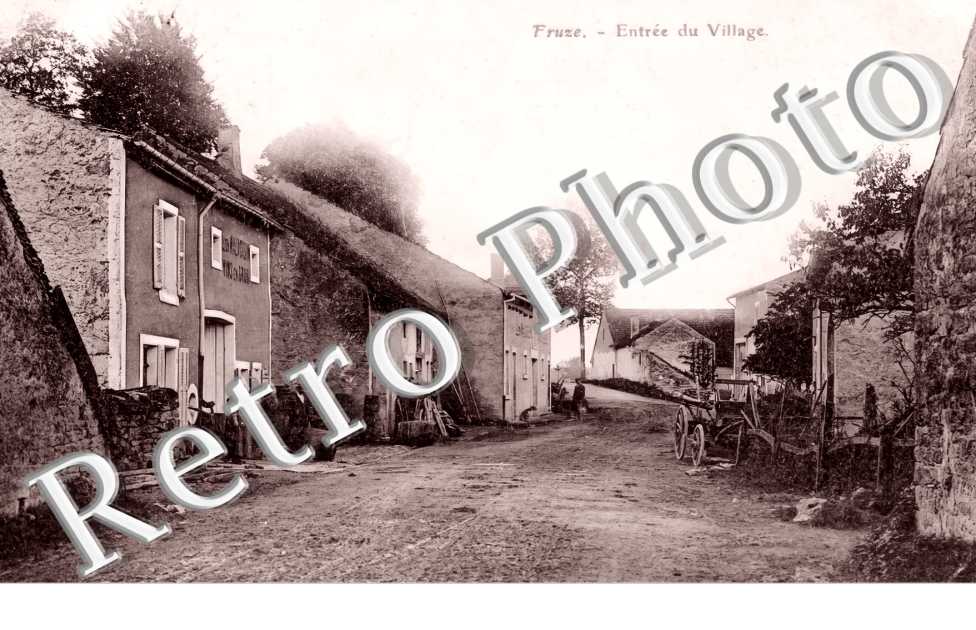 Fruze. Entrée du village