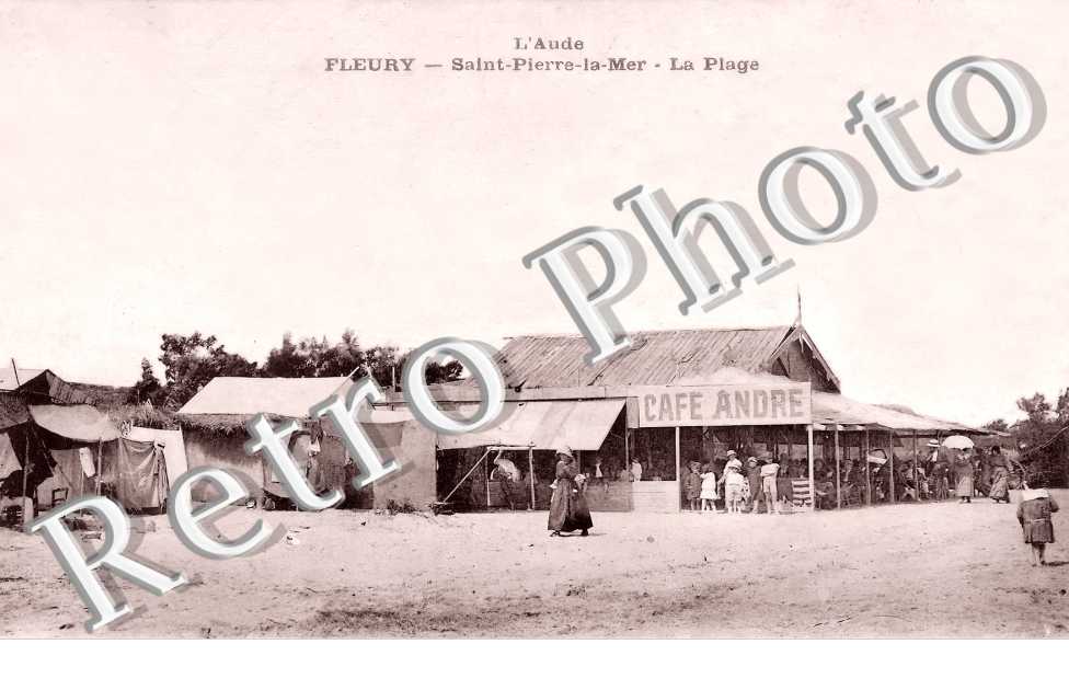 Saint-Pierre-la-Mer. La plage. Café André.