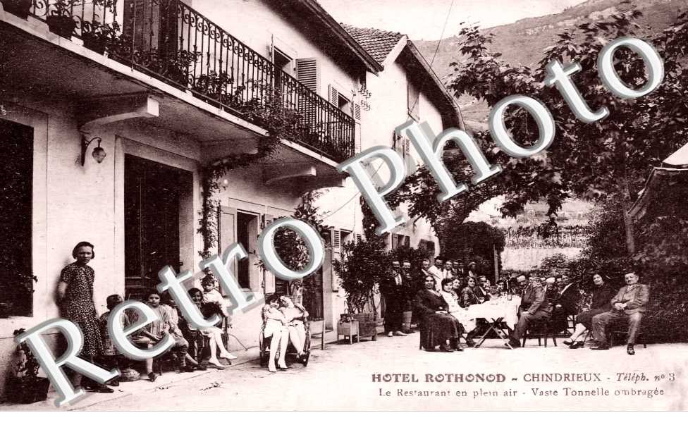 Hotel Rothonod. Le restaurant en plein air.