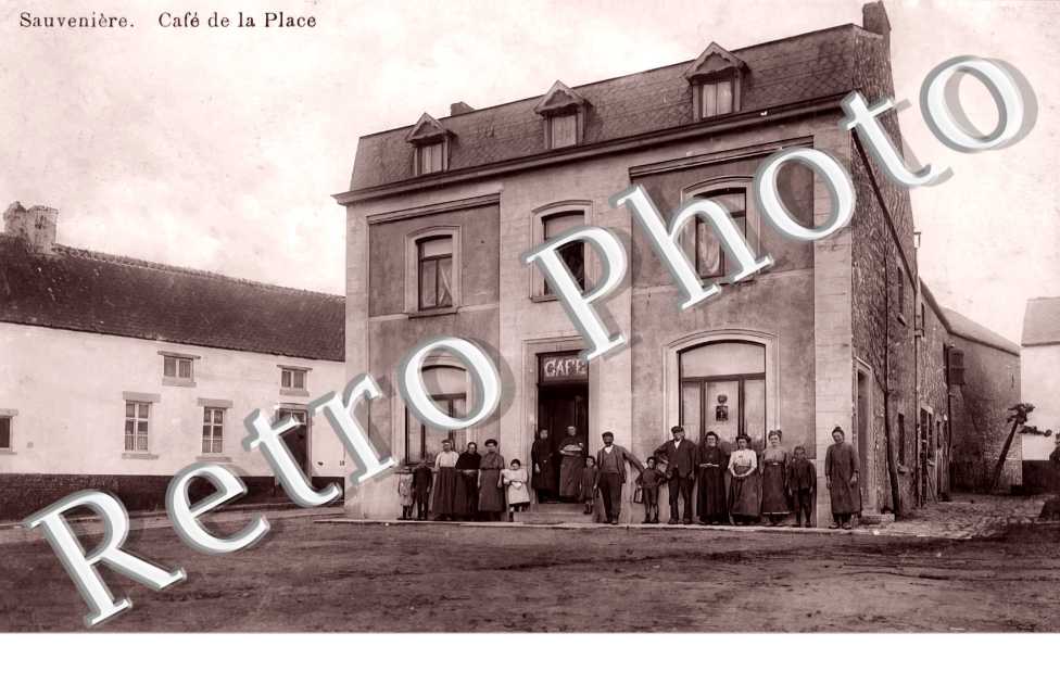 SAUVENIERE. Café de la Place