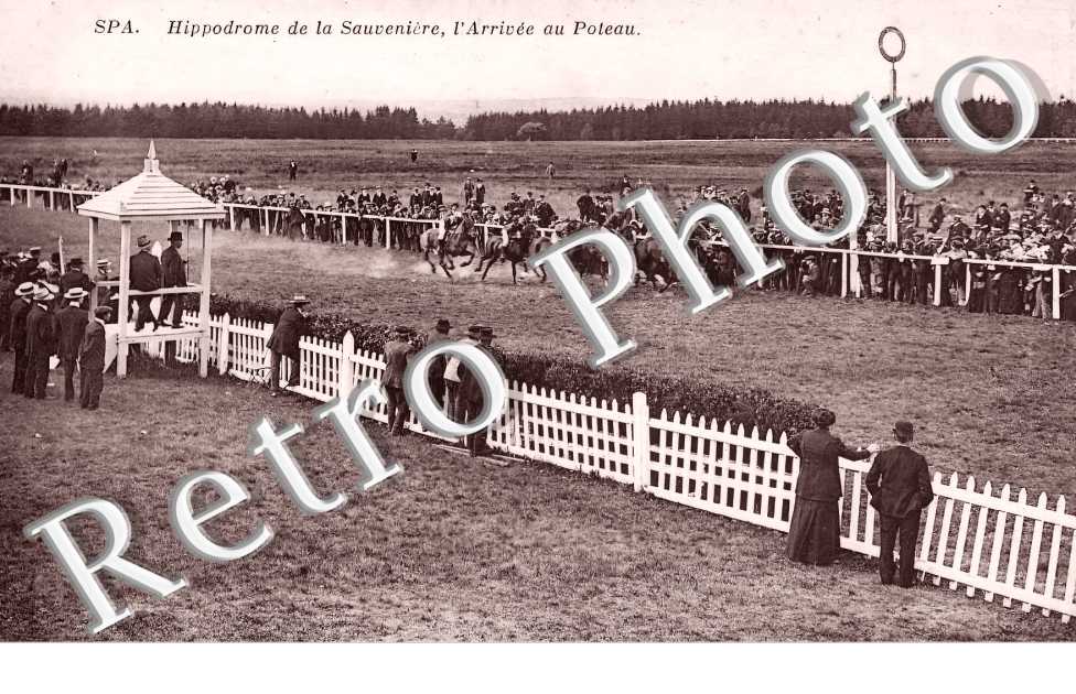 Hippodrome de la Sauvenière, l&#039;arrivée au Poteau