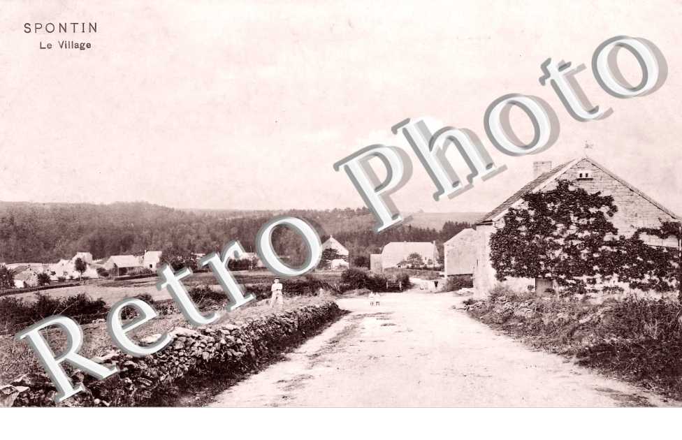 SPONTIN. Le village