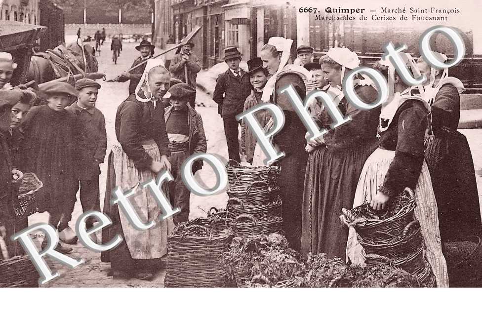 Marché Saint François. Marchandes de Cerises de Fouesnant
