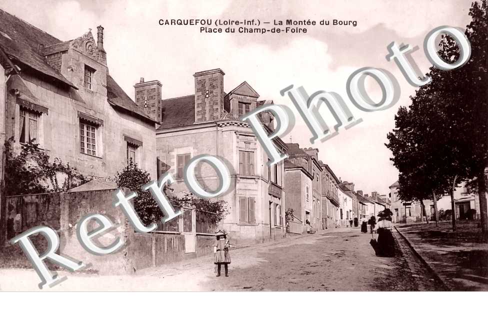 la montée du bourg. Place du champ de foire