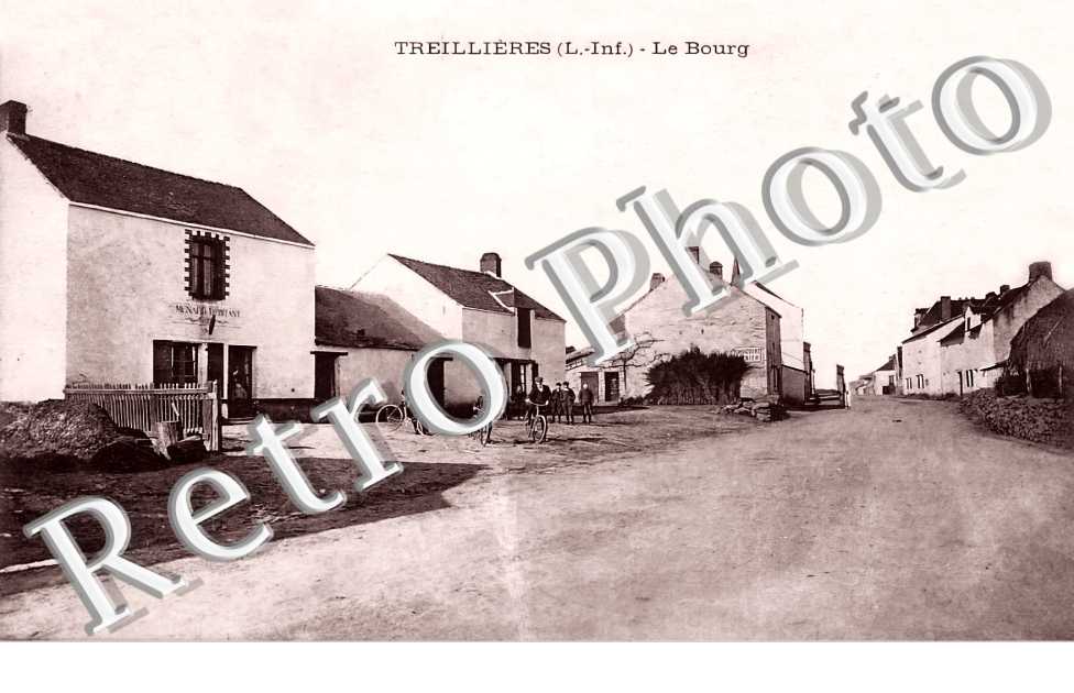 le Bourg. Débit de tabacs.