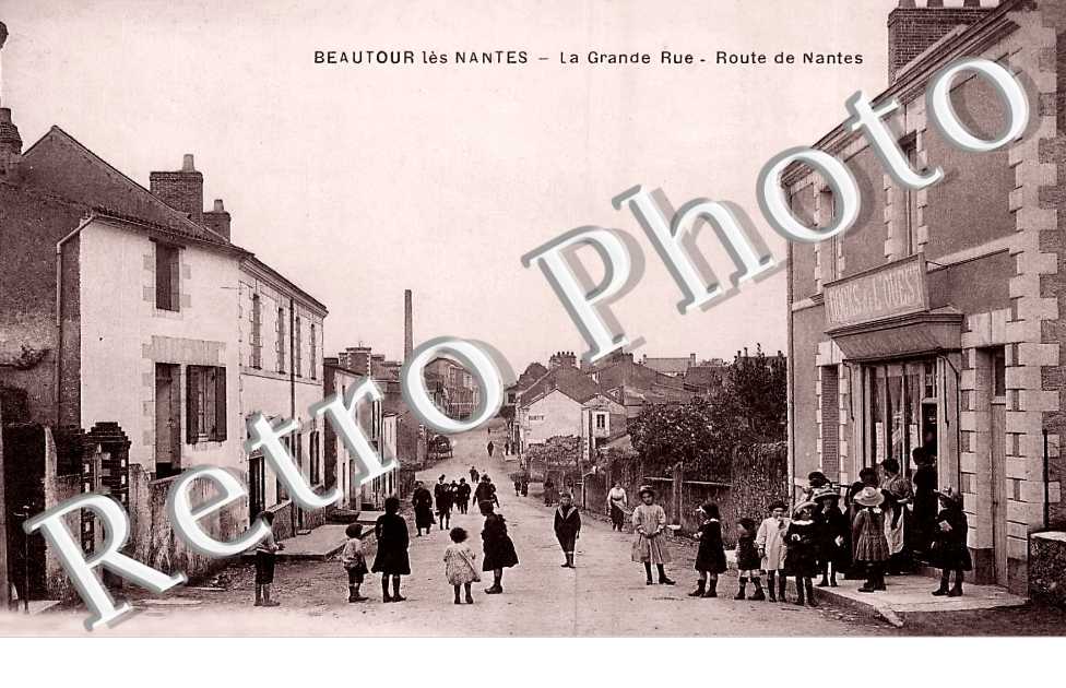 BEAUTOUR LES NANTES. La grande rue. Route de Nantes.