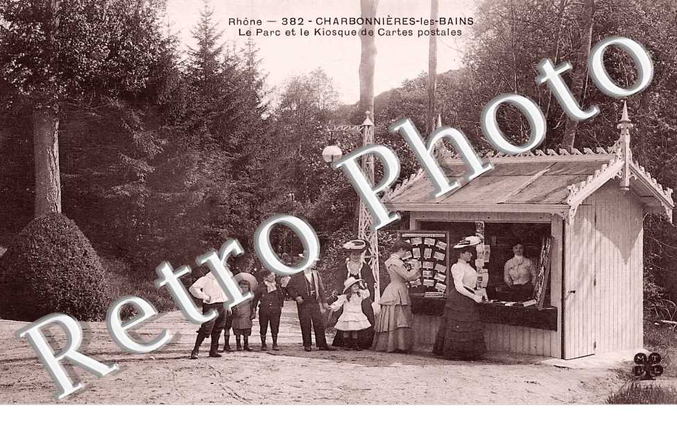 le parc et le kiosque de cartes postales