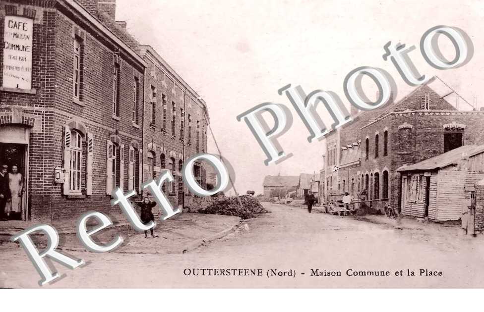 OUTTERSTEENE. Maison commune et la place