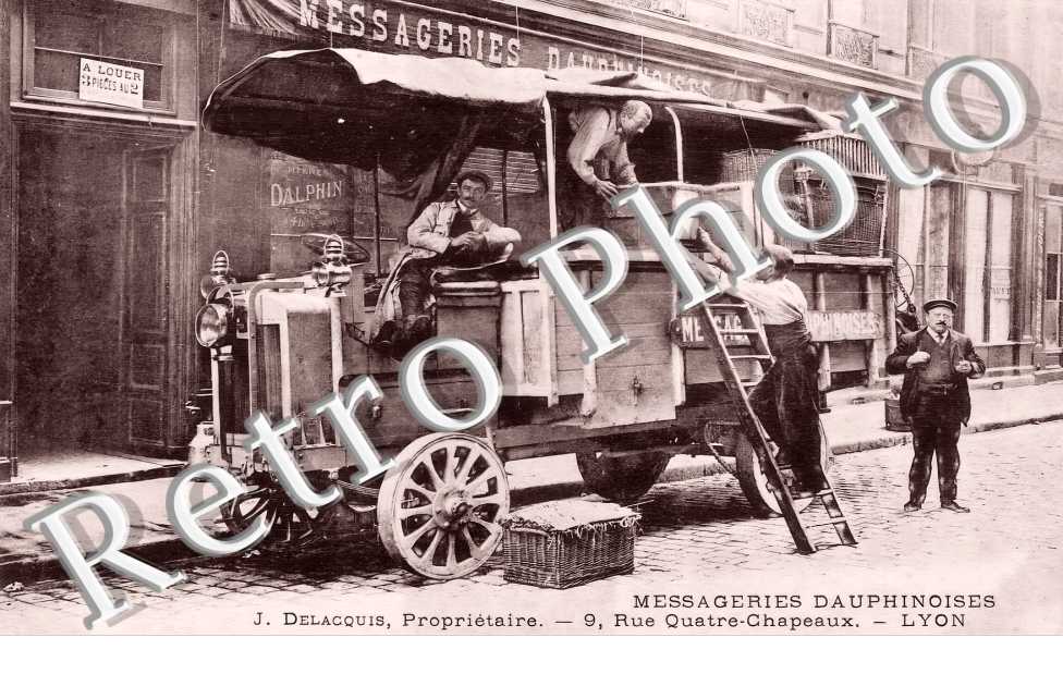 Messageries Dauphinoises. J. Delacquis, propriétaire. 9 rue Quatre-Chapeaux